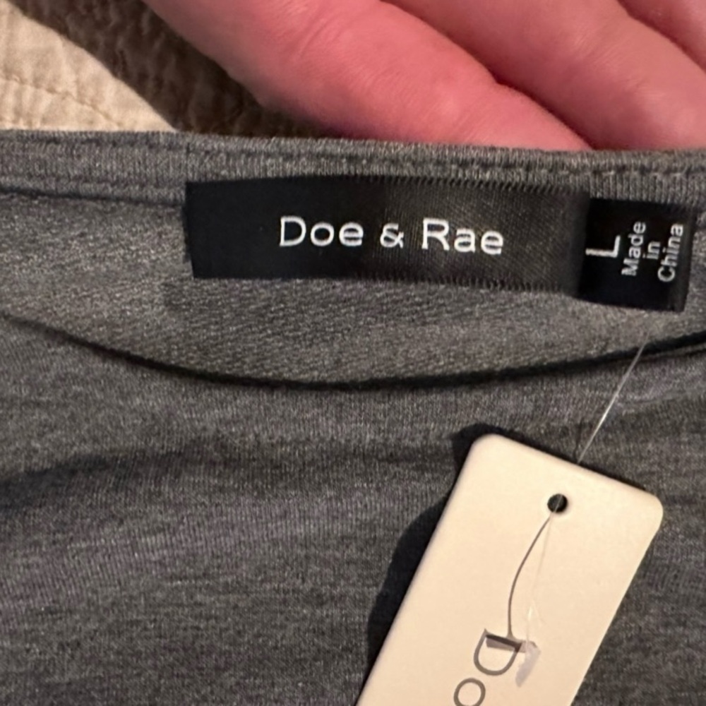 Doe & Rae women’s Charcoal/Gray Long Sleeve Blouse- size- large!New,Never worn - Picture 4 of 11